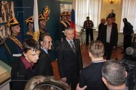 Сколь рано встает охрана?